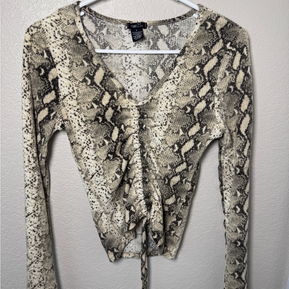 Rue21 Cream and Black Snake Print Top